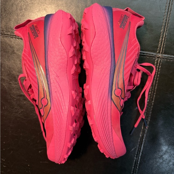Saucony Men’s Size 8.5 Hot Pink “Endorphins Edge” Athletic Shoes. - Picture 6 of 7